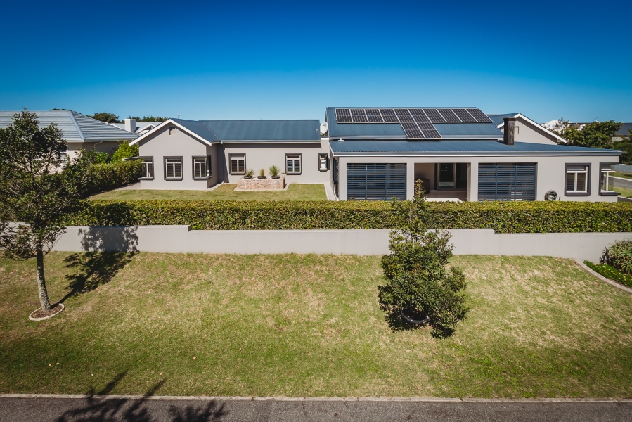 4 Bedroom Property for Sale in Kraaibosch Manor Western Cape